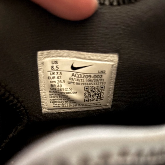 Nike Alpha Black and White Football Cleats Men’s
Size 8.5 - Picture 2 of 9